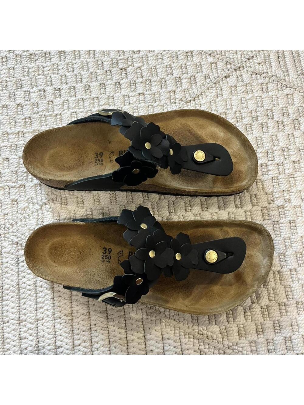 Birkenstock Gizeh Flower Sandals in Black - Picture 5 of 9